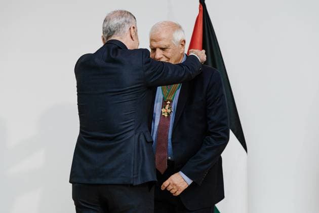 Borrell receives the Grand Star of the Order of Jerusalem by the Ambassador of Palestine The former Minister and EU High Representative for Foreign Affairs, Josep Borrell, receives the Grand Star of the Order of Jerusalem by the Ambassador of Palestine to Spain, Husni Abdel Wahed, on November 18, 2025, in Madrid Spain 18 NOVEMBER 2025 Carlos Lujá Espana  Copyright: xCarlosxLujanx 7108399
