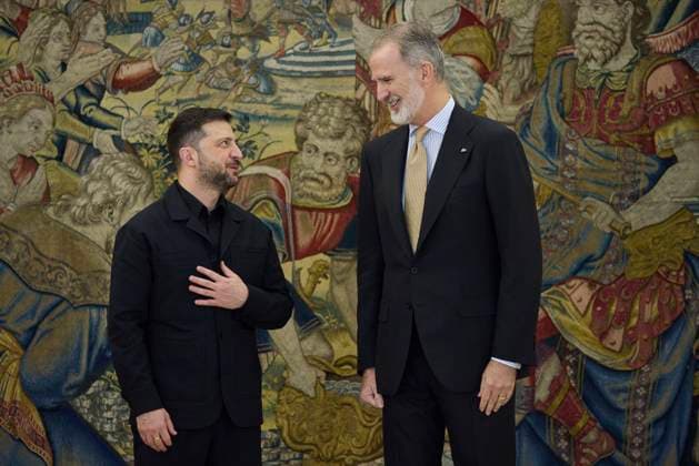 November 18, 2025, Madrid, Madrid, Spain: KING FELIPE VI of Spain receives the president of Ukraine, VOLODOMIR ZELENSKI Madrid Spain - ZUMAc260 20251118_zep_c260_006 Copyright: xMikexChicorrox
