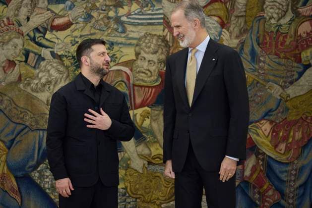 November 18, 2025, Madrid, Madrid, Spain: KING FELIPE VI of Spain receives the president of Ukraine, VOLODOMIR ZELENSKY Madrid Spain - ZUMAc260 20251118_zep_c260_013 Copyright: xMikexChicorrox