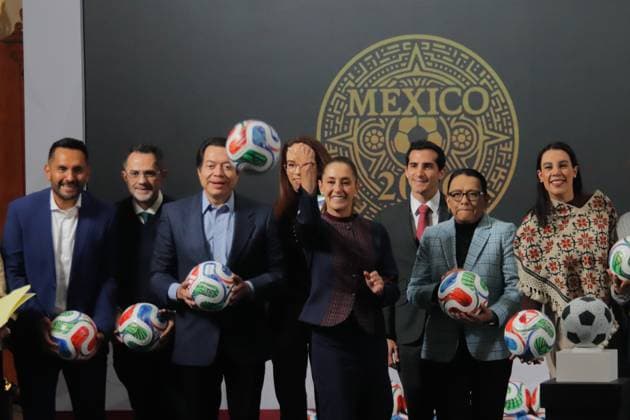 MexicoÃ¢â‚¬â ¢s President Claudia Sheinbaum Pardo; MexicoÃ¢â‚¬â ¢s Minister of the Interior, Rosa Icela RodroÂ­guez; MexicoÃ¢â‚¬â ¢s Minister of Public Education, Mario Delgado Carrillo and MexicoÃ¢â‚¬â ¢s Tourism Minister Josefina RodroÂ­guez Zamora pose during a press conference on the FIFA World Cup 2026 at the National Palace. on November 18, 2025 in Mexico City, Mexico. Mexico City Mexico - ZUMAe321 20251118_zia_e321_003 Copyright: xCarlosxSantiagox