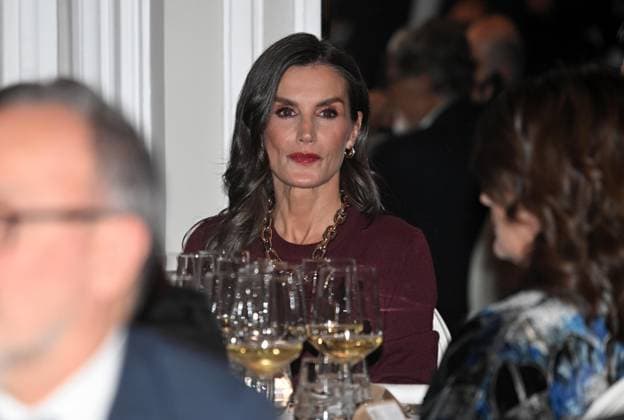 The King and Queen preside over the XLII edition of the Francisco Cerecedo Journalism Award Queen Dona Letizia, at the Ritz Hotel to preside over the award ceremony of the Francisco Cerecedo Journalism Award, on November 18, 2025, in Madrid Spain D on Felipe and Dona Letizia present the XLII edition of the Francisco Cerecedo Journalism Award to Fran Sevilla, journalist of Radio Nacional de Espana, awarded by the Association of European Journalists, of which the King is Honorary President REYES GENTE PREMIO José Madrid Madrid Madrid Espana  Copyright: xJosÃ xOlivax 7109571
