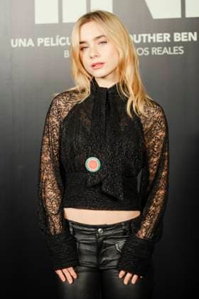 Premiere of La voz de Hind Actress Clara Galle poses during the red carpet of the film La voz de Hind, at the Palacio de la Prensa, on November 18, 2025, in Madrid Spain The film narrates the anguished wait of a six-year-old Palestinian girl, trapped in a car under fire in Gaza, while the Red Crescent tries to rescue her, The film focuses on the drama of the calls for help and the helplessness of those who try to help her, without showing explicit violence 18 NOVEMBER 2025 PREMIERE FILM PRESENTATION CINE GAZA Madrid Madrid Spain  Copyright: xMateoxLanzuelax 7109758