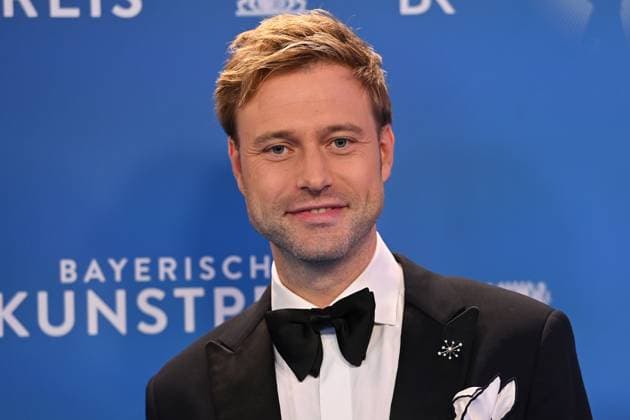 Benjamin APPL Opernsaenger , single picture,cropped single motif,portrait,portrait,portrait award Bavarian Art Prize 2025 on 18 11 2025 at Bergson Kunstkraftwerk in Munich