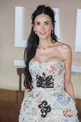 Landman Series 2 UK Premiere Demi Moore attends the Landman Series 2 UK Premiere at the Cineworld cinema, Leicester Square, London. 16th November 2025.  Copyright: xAndrewxSimsx NINTCHDBPICT001039411046