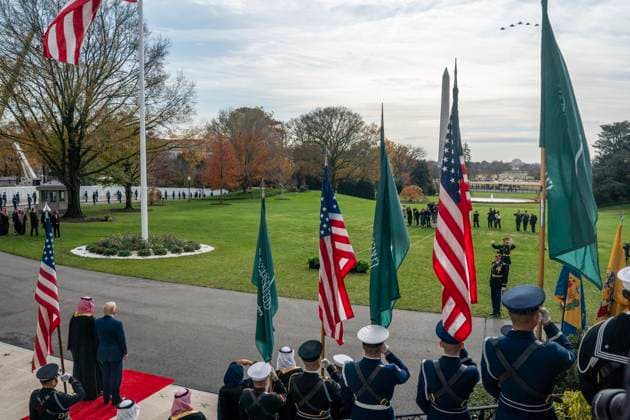November 18, 2025, Washington, District Of Columbia, USA: United States President Donald J Trump and Saudi Crown Prince Mohammed bin Salman watch a flyover of US military jets during an arrival ceremony at the White House in Washington, DC, USA, on Nov.ember18, 2025 Washington USA - ZUMAs152 20251118_faa_s152_027 Copyright: xNathanxHowardx-xPoolxviaxCNPx