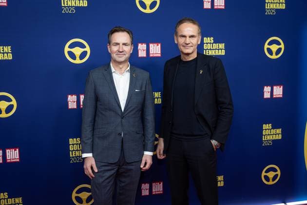 The Golden Steering Wheel 2025 Thomas Schäfer Brand Board Member Volkswagen Passenger Cars and Oliver Blume Chairman of the Board of Management of Volkswagen AG Award ceremony Auto BILD The Golden Steering Wheel 2025 at the Axel Springer Building in Berlin Copyright: xEventpressxFuhrx