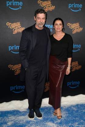 Natale senza Babbo blu carpet in Rome, Italy - 18 Nov 2025 Alessandro Gassmann (l) and Luisa Ranieri (r) attend the blu carpet of movie Natale senza Babbo at Cinema Adriano. Rome Italy Copyright: xMarioxCartellix xSOPAxImagesx _DSC5175