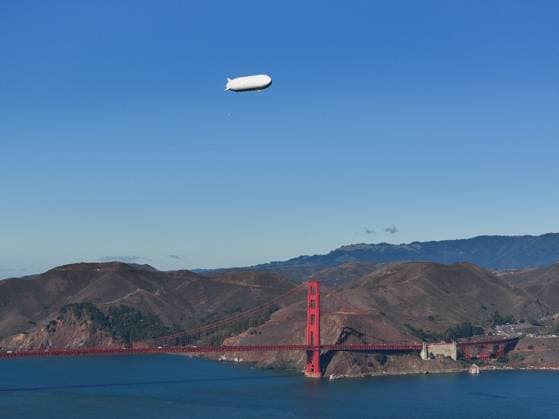 News Bilder des Tages The biggest aircraft in the world LTA Pathfinder spotted over San Francisco SAN FRANCISCO, UNITED STATES - NOVEMBER 18: A giant white blimp is spotted flying over San Francisco, California, United States, on November 18, 2025. The Pathfinder 1, a massive helium airship that was built by LTA Research, a Silicon Valley aviation startup cofounded by Google cofounder Sergey Brin. Tayfun Coskun Anadolu California United States. Editorial use only. Please get in touch for any other usage.  Copyright: x2025xAnadoluxTayfunxCoÅükunx