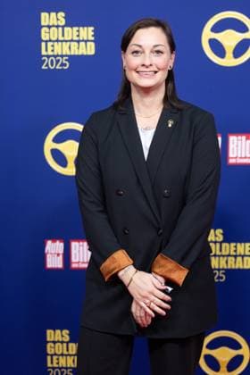The Golden Steering Wheel 2025 Lina van de Mars TV presenter Award ceremony Auto BILD The Golden Steering Wheel 2025 in the Axel Springer building in Berlin Copyright: xEventpressxFuhrx