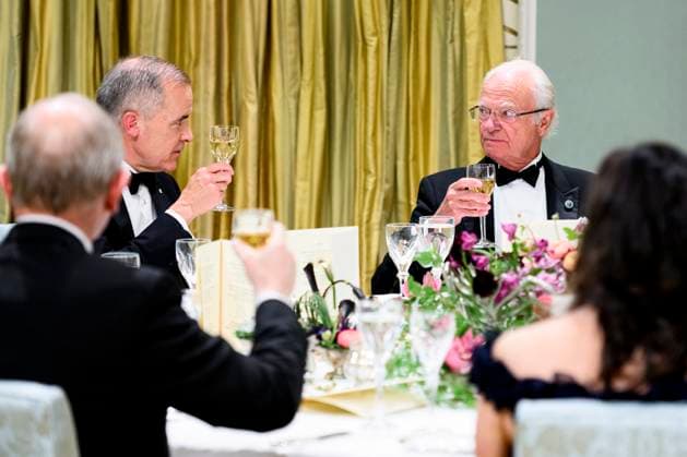 November 18, 2025, Ottawa, On, Canada: Prime Minister Mark Carney, left, and King of Sweden Carl XVI Gustaf, right, cheers during a State Dinner at Rideau Hall in Ottawa, on Tuesday, Nov. 18, 2025. Ottawa Canada - ZUMAc35_ 20251118_zaf_c35_177 Copyright: xSpencerxColbyx