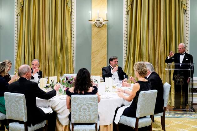 November 18, 2025, Ottawa, On, Canada: King of Sweden Carl XVI Gustaf, right, raises his glass in cheers towards Prime Minister Mark Carney, left, during a State Dinner at Rideau Hall in Ottawa, on Tuesday, Nov. 18, 2025. Ottawa Canada - ZUMAc35_ 20251118_zaf_c35_180 Copyright: xSpencerxColbyx