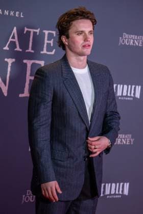 November 18, 2025, London, United Kingdom: George Sear attends the London Premiere of Desperate Journey at Odeon Luxe Leicester Square. London United Kingdom - ZUMAs197 20251118_aaa_s197_240 Copyright: xLoredanaxSangiulianox