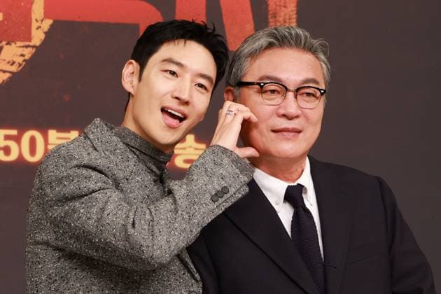 S. Korean actors Lee Jae-hoon and Kim Eui-sung S. Korean actors Lee Jae-hoon and Kim Eui-sung South Korean actors Lee Jae-hoon (L) and Kim Eui-sung, who star in the new drama Taxi Driver 3, pose for a photo during a publicity event in Seoul on Nov. 18, 2025. The first episode of the drama will be aired by the SBS TV network on Nov. 21. (Yonhap) 2025-11-19 12:08:52 < 1980-2025 YONHAPNEWS AGENCY. .> ¼­¿ïÆ¯º°½Ã EDITORIAL USE ONLY  Copyright: xx PYH2025111906310034400 YonhapxNewsx yonphotos247150