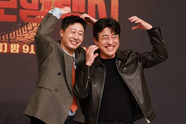 S. Korean actors Bae Yoo-ram and Jang Hyuk-jin S. Korean actors Bae Yoo-ram and Jang Hyuk-jin South Korean actors Bae Yoo-ram (L) and Jang Hyuk-jin, who star in the new drama Taxi Driver 3, pose for a photo during a publicity event in Seoul on Nov. 18, 2025. The first episode of the drama will be aired by the SBS TV network on Nov. 21. (Yonhap) 2025-11-19 12:11:24 < 1980-2025 YONHAPNEWS AGENCY. .> ¼­¿ïÆ¯º°½Ã EDITORIAL USE ONLY  Copyright: xx PYH2025111907020034400 YonhapxNewsx yonphotos247168