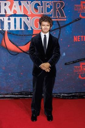 Fan Event Stranger Things 5 Gaten Matarazzo at the Netflix Stranger Things Season 5 Fan Event at Tempelhof Airport Hangar 7 on 18 11 2025 in Berlin Copyright: xEventpressxKochanx