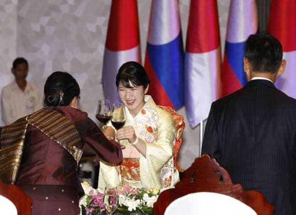 Japan Princess Aiko in Laos Japanese Princess Aiko (C) proposes a toast at a banquet hosted by Laotian Vice President Pany Yathotou in Vientiane on Nov. 18, 2025, during her official trip to Laos.  A14AA0005044115P