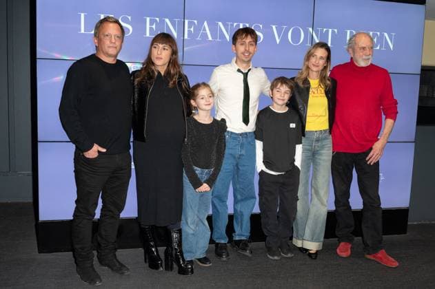 Les Enfants Vont Bien Premiere - Paris Juliette Armanet, Nina Birman, Nathan Ambrosioni, Manoa Varvat, Camille Cottin and Feodor Atkine attending to the premiere of ‘Les enfants vont bien’ held at UGC Les Halles cinema, in Paris, France on November 18, 2025. Photo by Mireille Ampilhac ABACAPRESS.COM Paris France  Copyright: xAmpilhacxMireille ABACAx