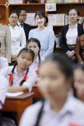 Japan Princess Aiko in Laos Japanese Princess Aiko (back, C) observes Japanese language class at a school in Vientiane on Nov. 19, 2025, during her official trip to Laos. (Pool photo)  A14AA0005045657P