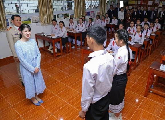 Japan Princess Aiko in Laos Japanese Princess Aiko (L) chats with students during Japanese language class at a school in Vientiane on Nov. 19, 2025. The princess is making an official trip to Laos. (Pool photo)  A14AA0005045670P