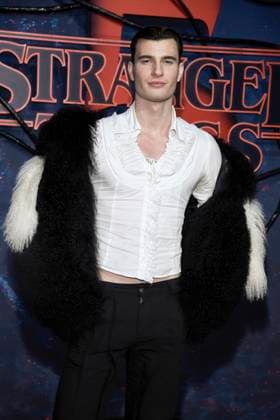 abb Frieder Sell as a guest on the red carpet at the big fan event with screening of the Netflix series STRANGER THINGS 5 at Tempelhof Airport on 18 11 2025 in Berlin Berlin Germany