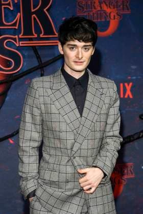 abb Noah Schnapp as a guest on the red carpet at the big fan event with screening of the Netflix series STRANGER THINGS 5 at Tempelhof Airport on 18 11 2025 in Berlin Berlin Germany