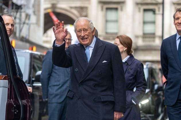 King Charles III at Fortnum & Mason LONDON, UNITED KINGDOM - NOVEMBER 19: King Charles III leaves Fortnum & Mason in central in London, United Kingdom on November 19, 2025. The King marked the second anniversary of Coronation Food Project. Ilyas Tayfun Salci Anadolu London United Kingdom. Editorial use only. Please get in touch for any other usage.  Copyright: x2025xAnadoluxIlyasxTayfunxSalcix