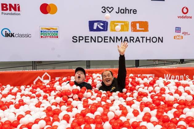 Press event for the RTL charity marathon in Cologne, 19 11 2025 Joey KELLY and Wolfram KONS in the ball pool At the RTL headquarters in Cologne Deutz, Joey Kelly and Wolfram Kons present the 24H BIRTHDAY CHALLENGE for the 30 RTL SPENDEN Copyright: xBonn.digitalx