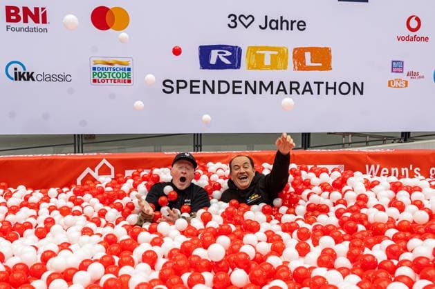 Press event for the RTL charity marathon in Cologne, 19 11 2025 Joey KELLY and Wolfram KONS in the ball pool At the RTL headquarters in Cologne Deutz, Joey Kelly and Wolfram Kons present the 24H BIRTHDAY CHALLENGE for the 30 RTL SPENDEN Copyright: xBonn.digitalx