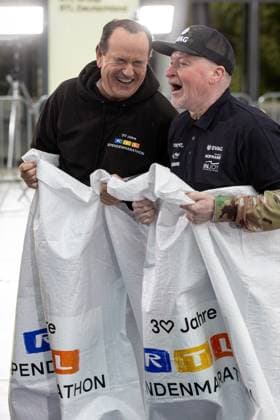 Press event for the RTL charity marathon in Cologne, 19 11 2025 Wolfram KONS and Joey KELLY at the sack race or bouncy sack according to Kelly At the RTL headquarters in Cologne Deutz, Joey Kelly and Copyright: xBonn.digitalx