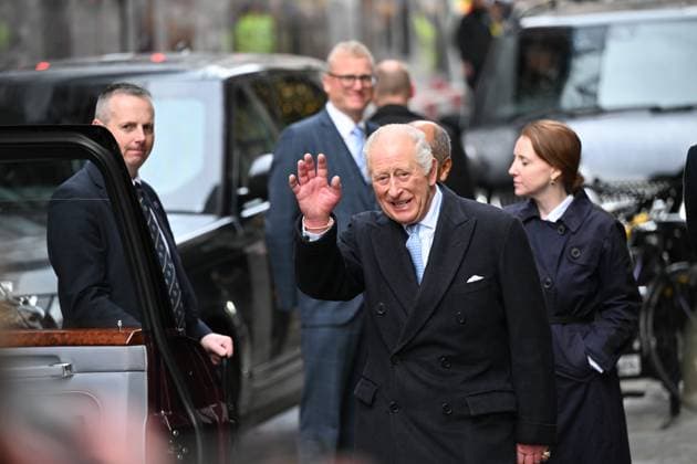 King Charles III at Fortnum & Mason LONDON, UNITED KINGDOM - NOVEMBER 19: King Charles III leaves Fortnum & Mason in central in London, United Kingdom on November 19, 2025. The King marked the second anniversary of Coronation Food Project. Rasid Necati Aslim Anadolu London United Kingdom. Editorial use only. Please get in touch for any other usage.  Copyright: x2025xAnadoluxRasidxNecatixAslimx