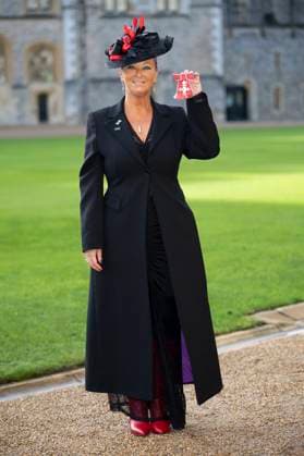 Investiture at Windsor Castle Image Licensed to i-Images Picture Agency. 19 11 2025. Windsor , United Kingdom. Charlotte Charles, the mother of motorcyclist Harry Dunn, with her MBE after an Investiture at Windsor Castle, United Kingdom., Credit:Stephen Lock i-Images Avalon United Kingdom, Windsor  Copyright: xStephenxLockx xi-Imagesx xAvalonx 1053342831