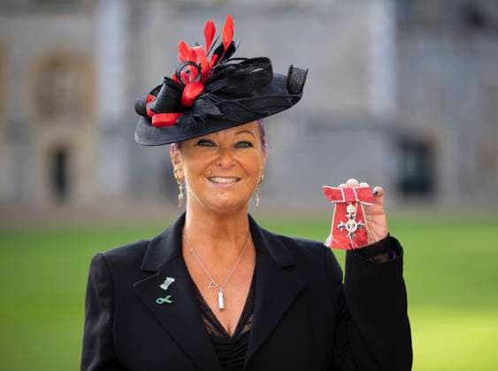 Investiture at Windsor Castle Image Licensed to i-Images Picture Agency. 19 11 2025. Windsor , United Kingdom. Charlotte Charles, the mother of motorcyclist Harry Dunn, with her MBE after an Investiture at Windsor Castle, United Kingdom., Credit:Stephen Lock i-Images Avalon United Kingdom, Windsor  Copyright: xStephenxLockx xi-Imagesx xAvalonx 1053342838