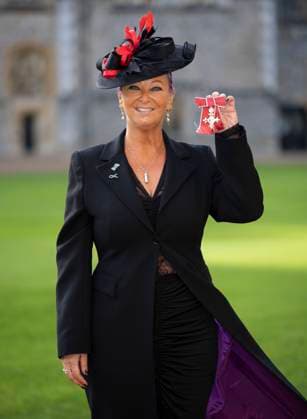 Investiture at Windsor Castle Image Licensed to i-Images Picture Agency. 19 11 2025. Windsor , United Kingdom. Charlotte Charles, the mother of motorcyclist Harry Dunn, with her MBE after an Investiture at Windsor Castle, United Kingdom., Credit:Stephen Lock i-Images Avalon United Kingdom, Windsor  Copyright: xStephenxLockx xi-Imagesx xAvalonx 1053342851