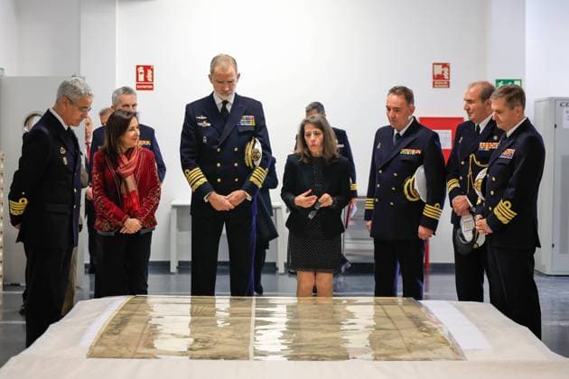 Spanish King Felipe VI and minister Margarita Robles visits the Juan Sebastián de Elcano naval historical archive in Madrid on Wednesday, 19 November 2025. Cordon Press  MarcoxAntonioxRomero