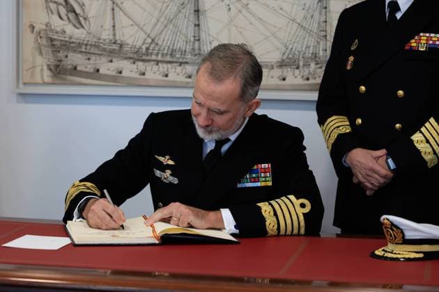 Spanish King Felipe VI and minister Margarita Robles visits the Juan Sebastián de Elcano naval historical archive in Madrid on Wednesday, 19 November 2025. Cordon Press  MarcoxAntonioxRomero
