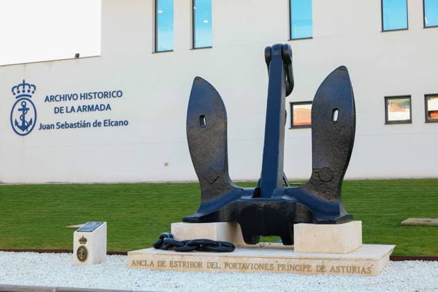 Spanish King Felipe VI and minister Margarita Robles visits the Juan Sebastián de Elcano naval historical archive in Madrid on Wednesday, 19 November 2025. Cordon Press  MarcoxAntonioxRomero