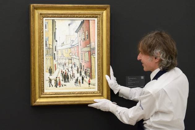 Sotheby s Modern British and Irish Art Evening Auction Sotheby s, London A technician holds up An Old Street by L.S. Lowry (Laurence Stephen Lowry) (est. Â£800k - Â£1.2m) and which is to go on auction at Sotheby s Modern British and Irish Art Evening Auction on 25th November 2025 at Sotheby s, London, England, UK on Wednesday 19 November, 2025., Credit:Justin Ng Avalon UK, England, London, Sotheby s  Copyright: xJustinxNgx xAvalonx 1053351361