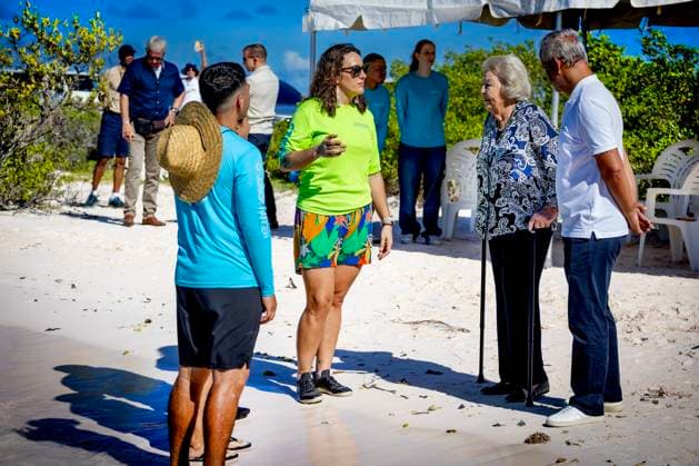 19-11-2025 Antillen Princess Beatrix visited Mangrove Maniacs and Reef Renewal Foundation Bonaire (RRFB) on the 2nd and last day of her visit to Bonaire. Â  Copyright: xPPEx