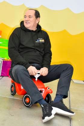 abb Presenter Wolfram Kons in the Bobbycar slide car in the RTL studio at the photo session for the 24-hour charity birthday challenge 30th birthday of the RTL Spendenmarathon wir helfen Kindern bei RTL Deutschland on 19 11 2025 in Cologne Deutz NRW Germany