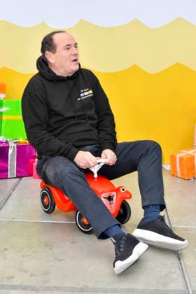 abb Presenter Wolfram Kons in the Bobbycar slide car in the RTL studio at the photo session for the 24-hour charity birthday challenge 30th birthday of the RTL Spendenmarathon wir helfen Kindern bei RTL Deutschland on 19 11 2025 in Cologne Deutz NRW Germany