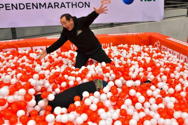 abb presenter Wolfram Kons and Joey Kelly musician athlete in the Rot Weisse Baelle Bad in the RTL studio at the photo session for the 24 hour charity birthday challenge 30th birthday of the RTL Spendenmarathon wir helfen Kindern bei RTL Deutschland on 19 11 2025 in Cologne Deutz NRW Germany
