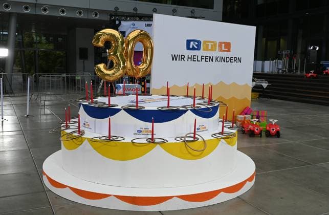 Decoration at a photo session for the 24-hour birthday challenge for the 30th anniversary of the RTL Spendenmarathon wir helfen Kindern, which takes place from 20 11 18 00 hrs