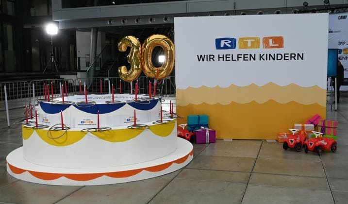 Decoration at a photo session for the 24-hour birthday challenge for the 30th anniversary of the RTL Spendenmarathon wir helfen Kindern, which takes place from 20 11 18 00 hrs