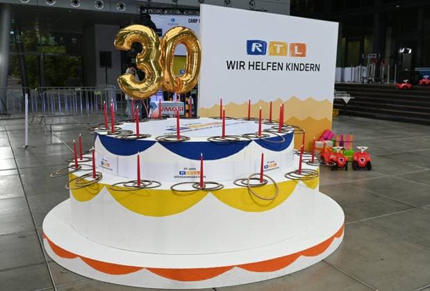 Decoration at a photo session for the 24-hour birthday challenge for the 30th anniversary of the RTL Spendenmarathon wir helfen Kindern, which takes place from 20 11 18 00 hrs