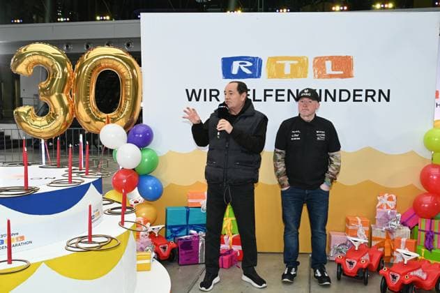 Presenter Wolfram Kons and Joey Kelly at a photo session for the 24-hour birthday challenge to mark the 30th anniversary of the RTL Spendenmarathon wir helfen Kindern, which takes place from 20 11 18 00 hrs.