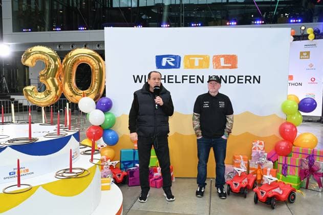 Presenter Wolfram Kons and Joey Kelly at a photo session for the 24-hour birthday challenge to mark the 30th anniversary of the RTL Spendenmarathon wir helfen Kindern, which takes place from 20 11 18 00 hrs.