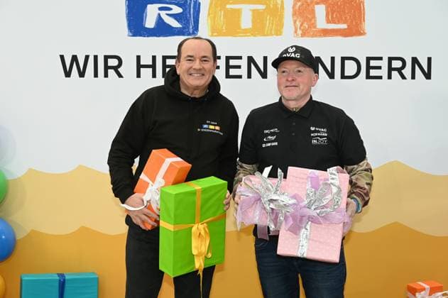 Presenter Wolfram Kons and Joey Kelly at a photo session for the 24-hour birthday challenge to mark the 30th anniversary of the RTL Spendenmarathon wir helfen Kindern, which takes place from 20 11 18 00 hrs.