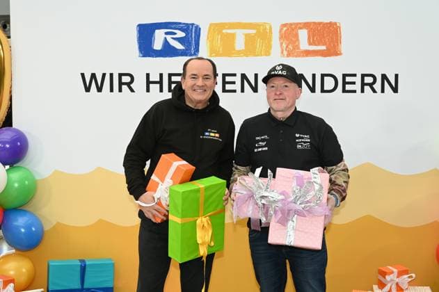 Presenter Wolfram Kons and Joey Kelly at a photo session for the 24-hour birthday challenge to mark the 30th anniversary of the RTL Spendenmarathon wir helfen Kindern, which takes place from 20 11 18 00 hrs.