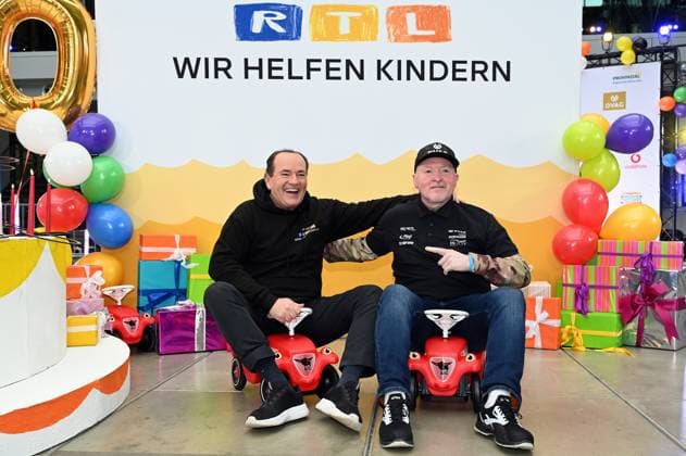 Presenter Wolfram Kons and Joey Kelly at a photo session for the 24-hour birthday challenge to mark the 30th anniversary of the RTL Spendenmarathon wir helfen Kindern, which takes place from 20 11 18 00 hrs.
