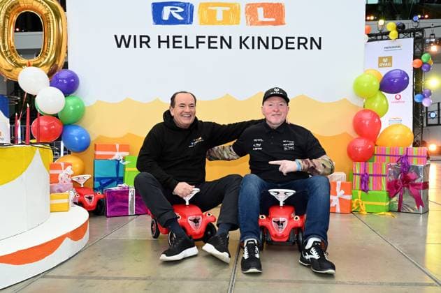 Presenter Wolfram Kons and Joey Kelly at a photo session for the 24-hour birthday challenge to mark the 30th anniversary of the RTL Spendenmarathon wir helfen Kindern, which takes place from 20 11 18 00 hrs.